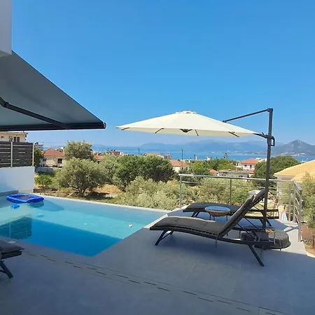Location For 6 Or 8 Guests, 3 Bathrooms & Private Pool
