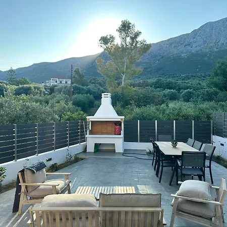 Villa Location For 6 Or 8 Guests, 3 Bathrooms & Private Pool