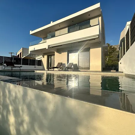 Location For 6 Or 8 Guests, 3 Bathrooms & Private Pool Mesochorion (Evrytania)