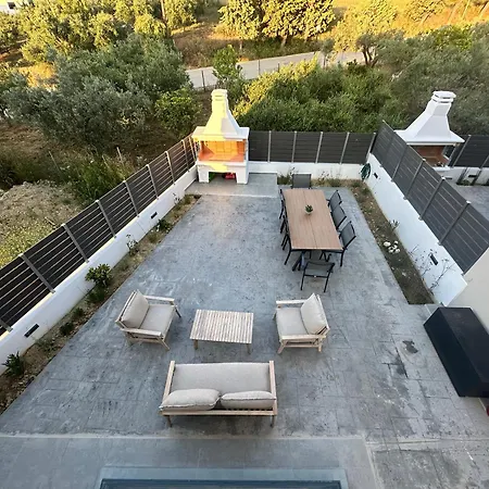 Villa Location For 6 Or 8 Guests, 3 Bathrooms & Private Pool