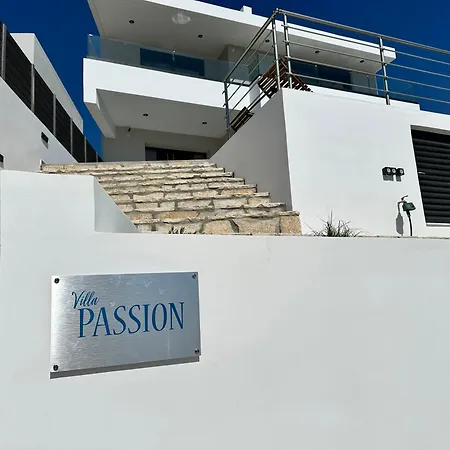 Location For 6 Or 8 Guests, 3 Bathrooms & Private Pool Villa *