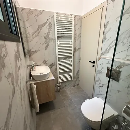 Location For 6 Or 8 Guests, 3 Bathrooms & Private Pool Villa *