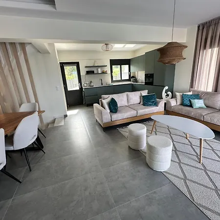 Passion 4 Bedroom & Private Pool In Town *