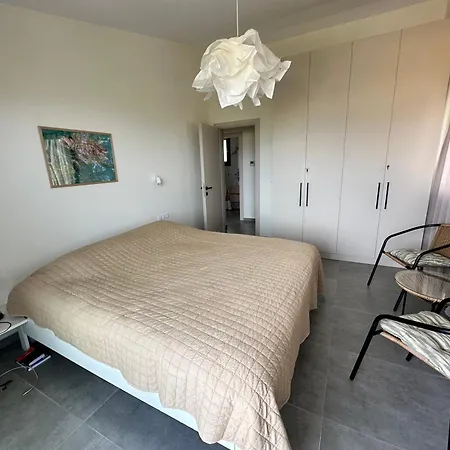 Location For 6 Or 8 Guests, 3 Bathrooms & Private Pool וילה Mesokhórion