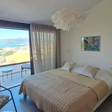 Location For 6 Or 8 Guests, 3 Bathrooms & Private Pool וילה