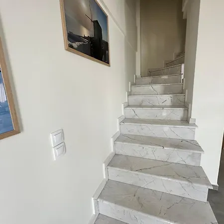 Location For 6 Or 8 Guests, 3 Bathrooms & Private Pool וילה *