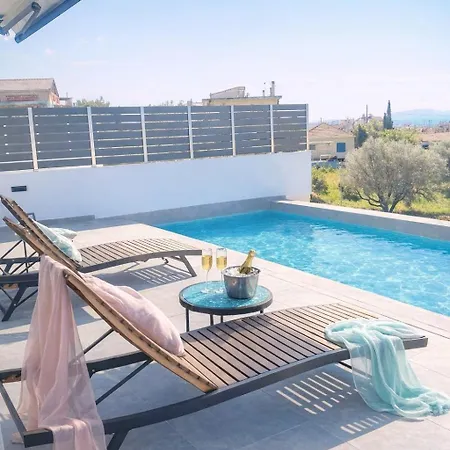 Villa Passion 4 Bedroom & Private Pool In Town *