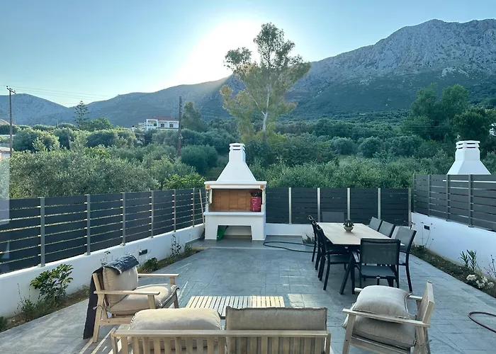 Villa Location For 6 Or 8 Guests, 3 Bathrooms & Private Pool