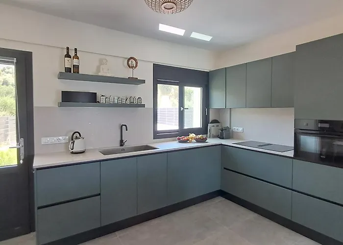 Villa Location For 6 Or 8 Guests, 3 Bathrooms & Private Pool