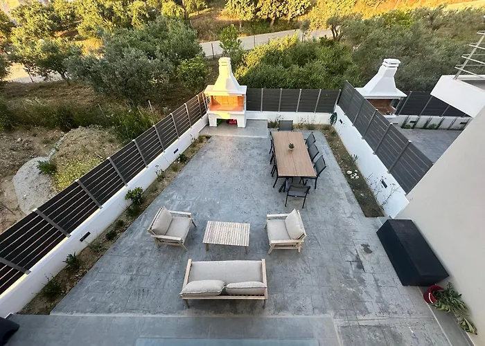 Villa Location For 6 Or 8 Guests, 3 Bathrooms & Private Pool