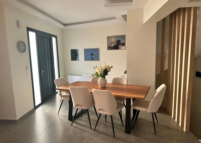 Villa Location For 6 Or 8 Guests, 3 Bathrooms & Private Pool *